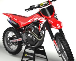Moto Honda CRF 250F com kit gráfico personalizado Renova Grafix – Ref. H350, visual tradicional em vermelho com detalhes brancos e pretos, adaptável a diferentes modelos, ideal para motocross e trilha.